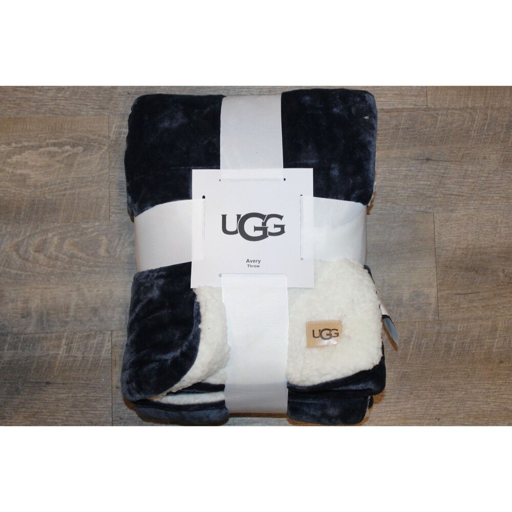 UGG Dasha Reversible Shearling Lined 50" x 70" Throw Blanket NAVY BLUE NEW!‎